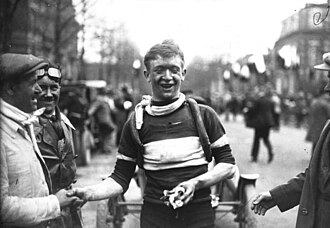 Julien Delbecque durante la París-Roubaix de 1926