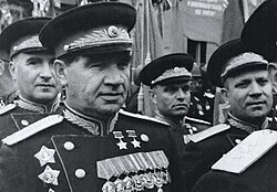 El coronel general Vasili Chuikov en el desfile de la victoria en Moscú.