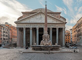 Vista frontal del edificio del Panteón de Agripa en Roma