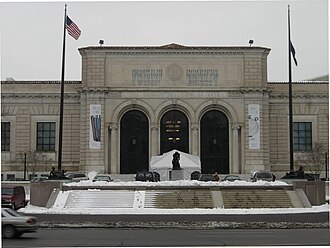 Vista de la fachada principal del Detroit Institute of Arts