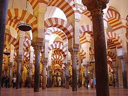 Interior de la mezquita de Córdoba