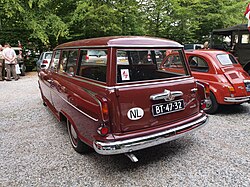Un Borgward Isabella del 60 con el código internacional NL (Países Bajos).