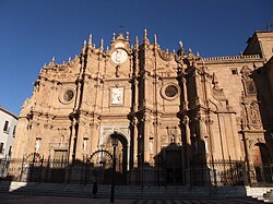 Fachada principal de la catedral de la Encarnación en Guadix