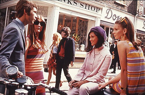 Vista de Carnaby Street durante la época del Swinging London en 1966