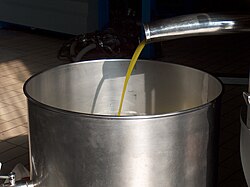 Aceite de oliva ya extraído tras el centrifugado