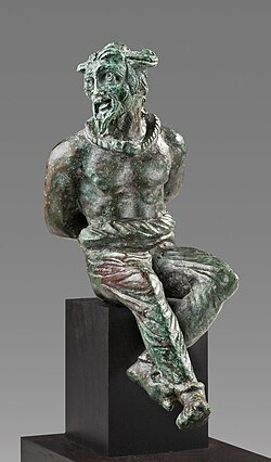 Estatuilla de bronce romana que representa a un galo cautivo.