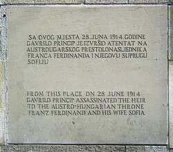 Placa conmemorativa en el lugar exacto del atentado de Sarajevo.