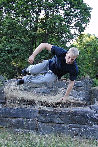 Representación de elementos urbanos y físicos asociados al parkour