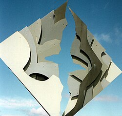 Monumento al albatros erigido en la isla Hornos como símbolo de la navegación austral.