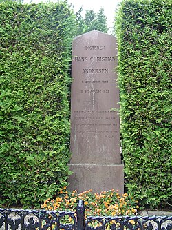 Tumba de Hans Christian Andersen en el cementerio de Assistens