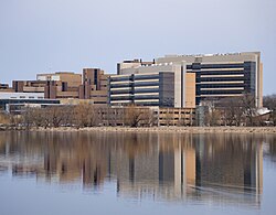 Vista del Hospital Universitario y centros de investigación