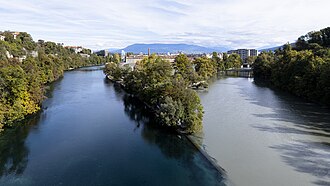 Paisaje alpino relacionado con el curso superior del río Arve
