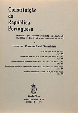 Documento histórico de la Constitución de 1976