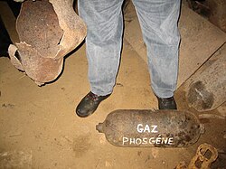 Cilindro de fosgeno desenterrado