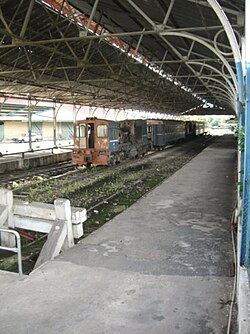 Interior y andenes de la antigua estación de ferrocarril de Kingston.
