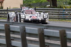 Hülkenberg junto a sus compañeros tras ganar Le Mans