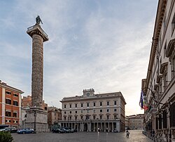 Vista general de la Plaza Colonna en Roma