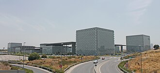 Fachada principal de uno de los edificios del complejo corporativo Distrito Telefónica en Madrid