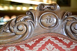 Puestos de los catedráticos de la Real Academia Española numerados con letras del abecedario.