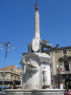 La Fontana dell'Elefante es el símbolo de la ciudad.