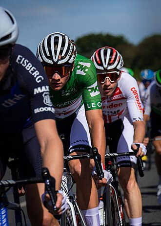 Pelotón de ciclistas durante la Vuelta a Gran Bretaña 2019