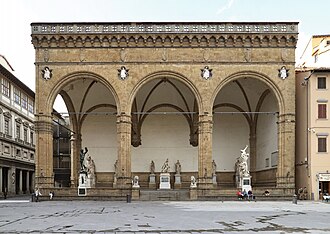 Vista general de la arquitectura de la Loggia dei Lanzi en Florencia
