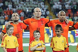 Sneijder en el sector izquierdo durante un partido frente a Alemania en la Eurocopa 2012