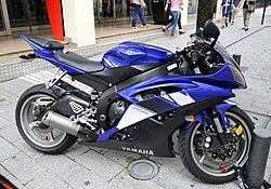 Yamaha YZF-R6 de 600 cc del año 2009 con diseño de carenado y prestaciones de velocidad.