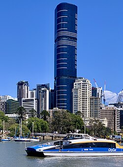 Un catamarán CityCat navegando por el río Brisbane