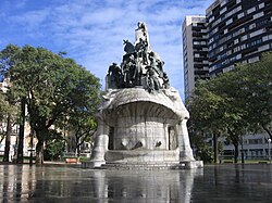 Vista general del Monumento al Doctor Robert