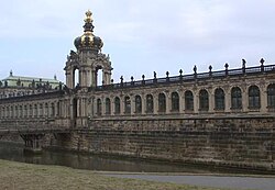 Ala oeste y la puerta de la corona del Zwinger