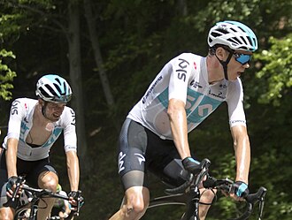 Chris Froome seguido por Wout Poels en una etapa del Giro de Italia 2018