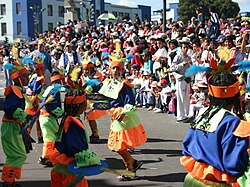Niños participando en el Carnavalito