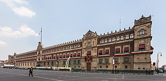Fachada del Palacio Nacional, sede oficial de la SHCP en la Ciudad de México.