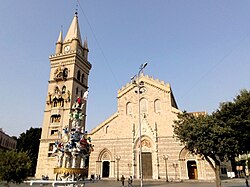 Catedral de Mesina con el reloj astronómico