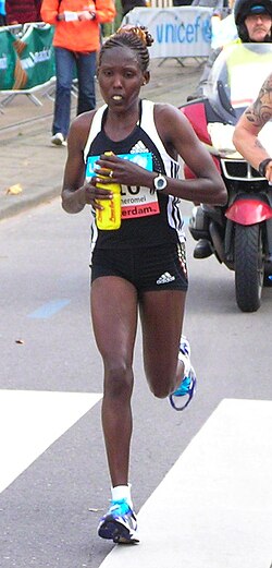 Lydia Cheromei compitiendo en el Maratón de Ámsterdam