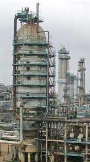 Torre de destilación de petróleo