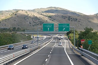 Autopista A24 que comunica Roma con Teramo