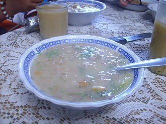 Plato de sopa de cuchuco servido