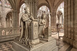Cenotafio dedicado a Luis XVI y María Antonieta ubicado en el interior de la basílica de Saint-Denis.