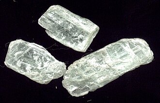 Bloque de mineral de talco mostrando su aspecto masivo y coloración clara.
