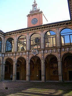 Fachada histórica de la Universidad de Bolonia