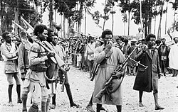 Soldados etíopes en Adís Abeba escuchan la proclamación en 1941.