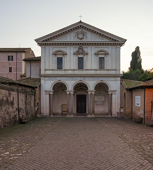 Fachada de la Basílica de San Sebastián Extramuros en Roma.