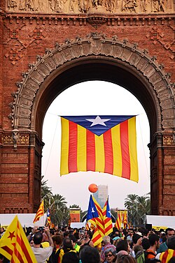 Estelada en el Arco de Triunfo de Barcelona