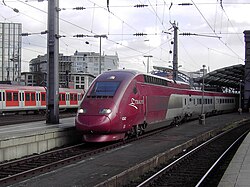 Tren Thalys PBKA estacionado en la estación Central de Colonia en Alemania.