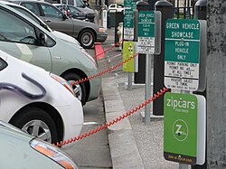 Toyota Prius de Zipcar recargando