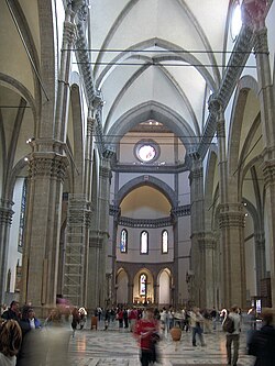 Vista de la nave central y el altar mayor
