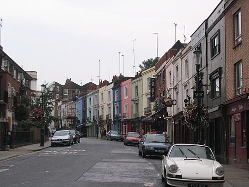 Calle Portobello Road en Londres durante las actividades diarias
