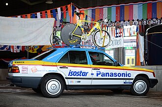 Fotografía histórica de corredores y miembros del equipo ciclista Panasonic